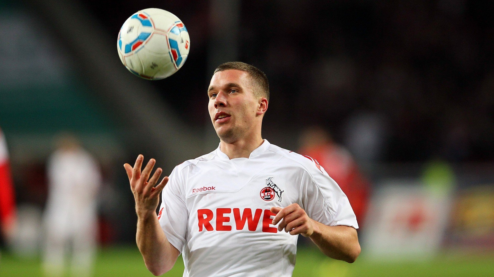 前场断球带来致命反击机会，前场暂停后在哪发球